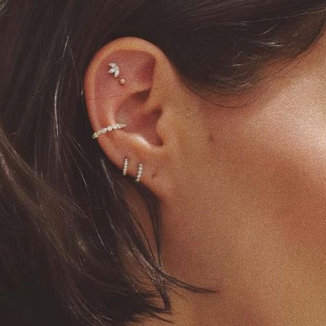 How The Curated Ear Became Fashion's Favourite Rebellious Statement | Glamour UK Piercing Art, Ear Curation, Curated Ear, Ear Piercings Helix, Ear Art, Face Piercings, Cute Ear Piercings, Glamour Uk, Cute Piercings