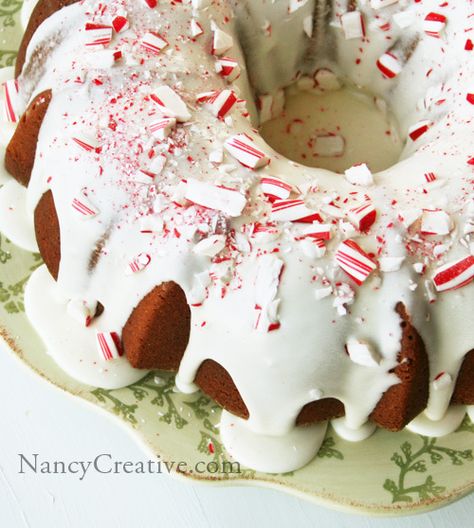 Peppermint Pound Cake. A semi-homemade version would be easy in a crunch, by buying a store-bought cake and icing it like this! Recipe Gifts, Chocolate Peppermint Cupcakes, Peppermint Recipes, Peppermint Cake, Bundt Pan, Bundt Cakes, Pound Cake Recipes, Cookie Exchange, Chocolate Sauce