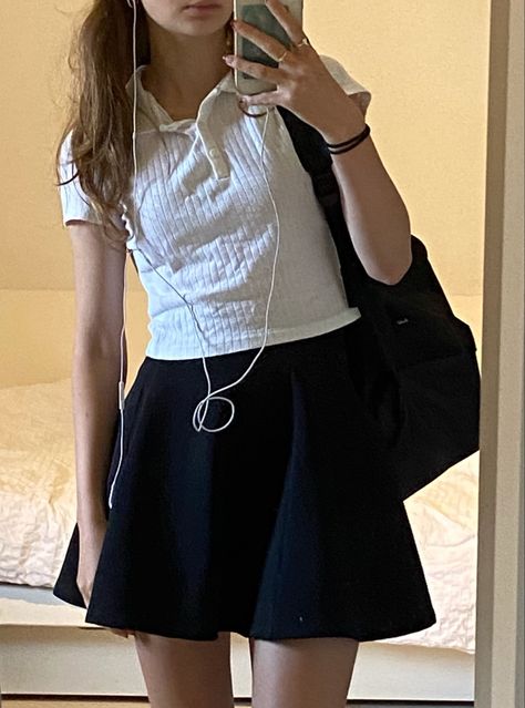 Womens Black Polo Outfit, How To Style School Uniforms Polo, Black And White Uniform School, Black Skirt Uniform Outfit, White Outfits School, Black Skirt School Outfits, Short Black Skirt Outfit Aesthetic, Polo Uniform Outfits Schools, Old Money School Uniform