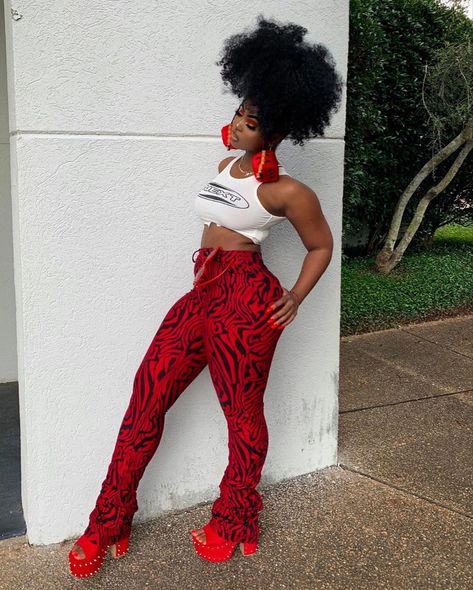 Red And White Sneakers Outfit, Casual Girl Outfits, Red Outfits Black Women, Red And Yellow Outfit, Popstar Aesthetic, Pop Star Outfit, Red Outfit Casual, Red And White Outfits, Outfits Black Women