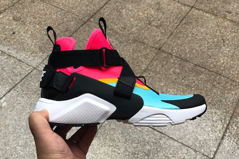 Take a Look at This New Nike Air Huarache Mens Athletic Fashion, Nike Set, Basket Nike, Air Raid, Stunning Shoes, Air Huarache, Nike Air Huarache, New Nike Air, Puma Fierce Sneaker