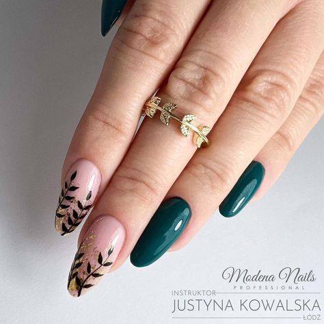 Dark Green Wedding Nails For Bride, Dark Green Floral Nails, Dark Green And Gold Nails, Dark Green Nail Ideas, Deep Green Nails, Dark Green Nail Designs, Dark Green Nail, Green Nail Design, Ivy Nails