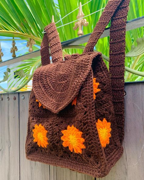 Wild Dandi on Instagram: “Hey Loves! I am loving this brown-orange-gold take on the dandelion crochet backpack!! Swipe to see how you can incorporate this backpack…” Crochet School Backpack, Crochet Bagpack Aesthetic, 70s Crochet Bag, Crochet Granny Square Backpack Free Pattern, Fun Things To Crochet Projects, Crochet Brown Yarn, Crochet With Brown Yarn, Cool Crochet Bags, Granny Square Backpack Free Pattern