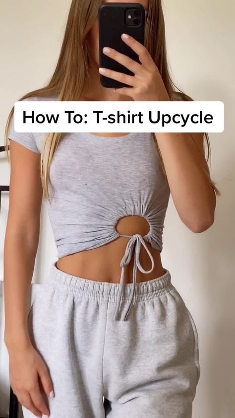 Shirt Upcycle, T Shirt Upcycle, Diy Cut Shirts, Haine Diy, Diy Clothes Refashion, Upcycle Clothes Diy, Mode Hippie, Upcycle Shirt, Diy Clothes Design