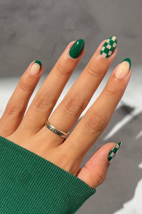 Luxuriously dark green almond nails elevate timeless style with French tips and checkered accents, creating a captivating manicure that exudes elegance and charm. A perfect blend of sophistication and playfulness, these nails are a stunning statement of individuality and fashion-forward flair. 🌿✨ // Photo Credit: Instagram @samrosenails Holiday Nail Polish, Checkered Nails, Dark Green Nails, Milky Nails, Green Nail Designs, Christmas Gel Nails, Nagel Tips, Smink Inspiration, Makijaż Smokey Eye