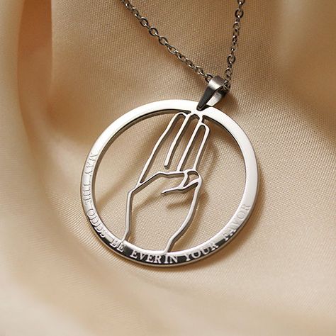 Giveaway: Win a 'Hunger Games' 3-finger salute pendant & more Hunger Games Necklace, Hunger Games Jewelry, Hunger Games Merchandise, Hunger Games Outfits, Hunger Games Party, Hunger Games Fandom, Hunger Games 3, Hunger Games Catching Fire, Instagram Giveaway