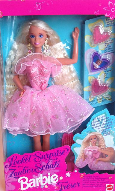 Locket Surprise / Zauber Schatz Barbie 1993 by fashiondollcollector, via Flickr Barbies From The 90s, 90s Barbie, 1980s Barbie, Barbie 1990, Barbie 90s, Im A Barbie Girl, Barbie Party, Barbie Princess, Ken Doll