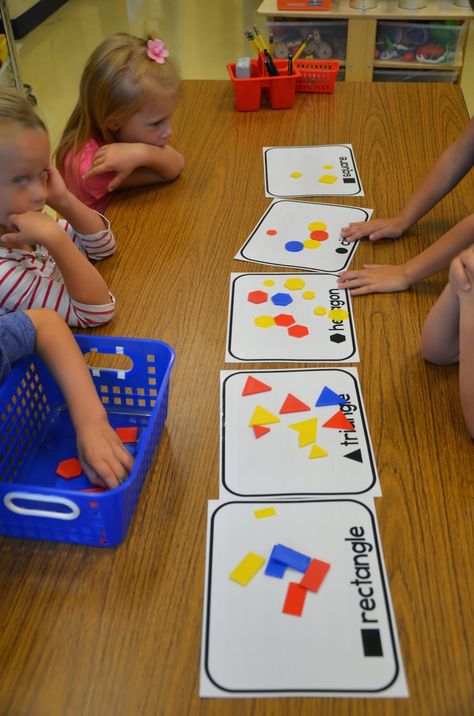 A Place Called Kindergarten: simple sorting mats Sorting Math Kindergarten, Preschool Names, Shapes Kindergarten, Sorting Mats, Shape Sort, Prek Math, Math Ideas, Kindergarten Classroom, Kindergarten Math