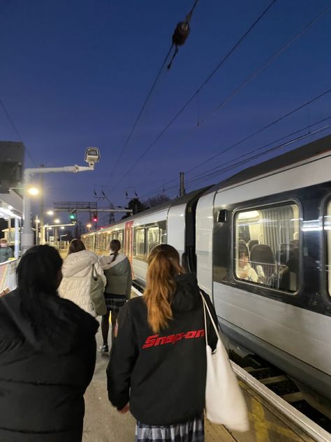 Train Friends Aesthetic, Candid Photography Aesthetic, Train Aesthetic, Dream Future, Friends Gif, Train Photography, 19th Birthday, Oslo Norway, School Board