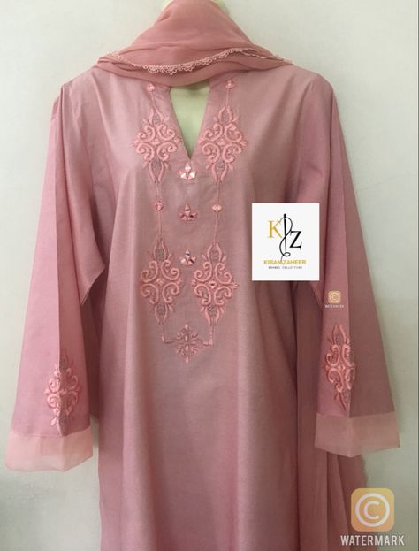 Shopping Snap, Quilts Designs, Simple Dress Casual, Suit Embroidery, Fancy Short Dresses, Preschool Tracing, Pakistani Suit, Hand Embroidery Dress, Colour Contrast