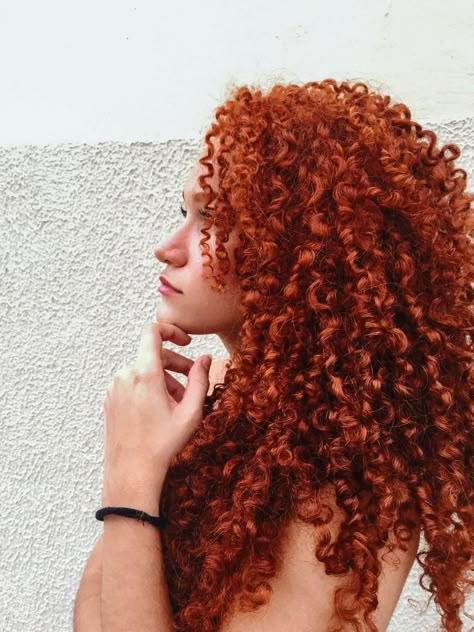 Copper Curly Hair, Red Hair Pictures, Curly Hair Color Ideas, Pretty Red Hair, Curly Hair Color, Red Curly Hair, Red Hair Don't Care, Red Hair Woman, Ginger Hair Color