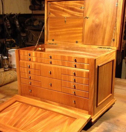 Mahogany Tool Chest Gerstner Tool Chest, Wooden Mechanics, Wood Tool Chest, Wood Pencil Holder, Old Tool Boxes, Tool Box Diy, Wood Tool Box, Machinist Tools, Wooden Tool Boxes