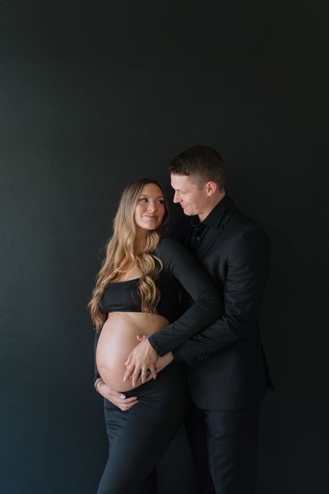 Maternity photo ideas, maternity photo shoot, pregnancy photos, third trimester Third Trimester Photo Ideas, Maternity Photo Ideas, Third Trimester Pregnancy, Pregnancy Pics, Maternity Photography Poses Pregnancy Pics, Maternity Studio, Maternity Photo Shoot, Maternity Photography Poses, Trimesters Of Pregnancy