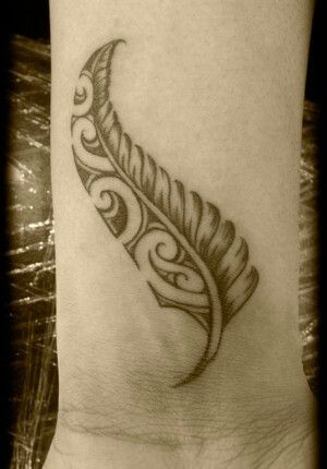 NZ Maori Silver Fern Maori Tattoo Frau, Ta Moko Tattoo, Tattoo Feather, New Zealand Tattoo, Fern Tattoo, Maori Tattoos, Coffee Lab, Marquesan Tattoos, Maori Tattoo Designs