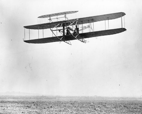 Plane Reference, Wright Brothers Airplane, Wright Brothers Plane, Airplane History, First Airplane, History Of Aviation, Wright Flyer, The Wright Brothers, Airplane Flight