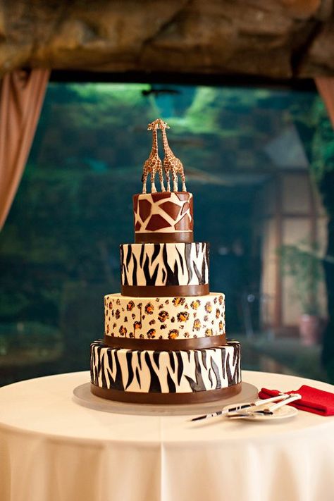 Africa Cake, African Wedding Cakes, Animal Print Wedding, African Cake, Giraffe Cakes, Gold Cake Topper Wedding, Safari Wedding, Zoo Wedding, Jungle Cake