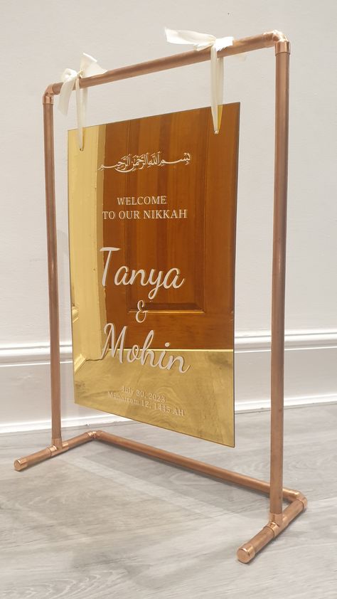 This beautiful wedding sign is perfect to welcome your guests! Copper Stand, Gold Mirror Acrylic, Acrylic Wedding Sign, Welcome Wedding Sign, Arabic Phrases, Personalized Wedding Sign, Mirror Sign, Wedding Entrance, Mirror Acrylic