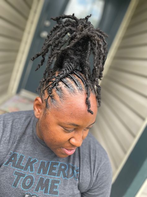 Short Loc Pineapple, Pineapple Locs, Pineapple Loc Style, Loc Pineapple, Dread Heads, Short Locs, Pineapple Express, Short Locs Hairstyles, Dreads Styles