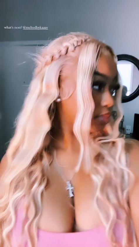 White Long Sleeve Shirt Outfit Baddie, Fluffy Edges On Wig, Middle Part Wig Styles, Straight Hairstyles Wig, 21st Birthday Hairstyles Black Women, Wig Frontal Hairstyles, Blonde Hairstyles Black Women, Middle Part Wig Hairstyles, Braid Wig Hairstyles