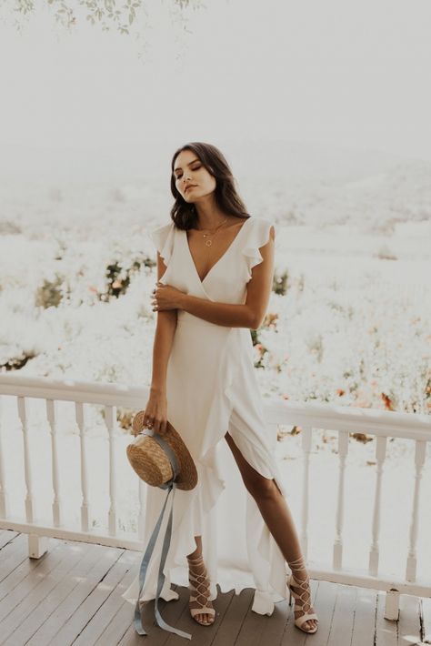 Wedding Dress Casual, Luxe Wedding Dress, Bridesmaids Gowns, Nontraditional Wedding Dress, Minimalist Bride, Wedding Dress Collection, Luxe Wedding, Traditional Bride, Bohemian Wedding Dress