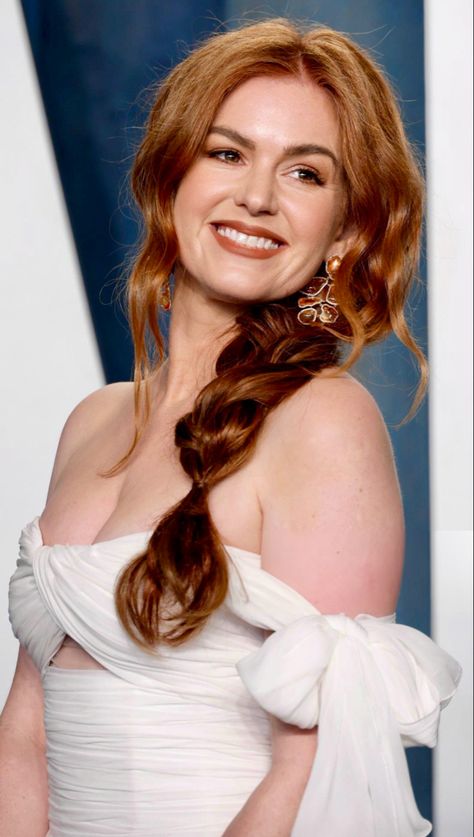 Isla Fisher Makeup, Isla Fisher Aesthetic, Red Head Celebrity, Isla Fisher Hair, Ginger Actress, Ginger Celebrities, Isla Fisher Style, Purva Bhadrapada, Ginger Actresses