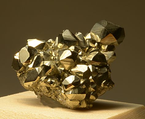 Pyrite Crystals | Locality: Huansala, Huánuco Dep., Peru Siz… | Flickr Modern Kitchen Cabinet Design Ideas, Kitchen Cabinet Design Ideas, Cabinet Design Ideas, Modern Kitchen Cabinet, Growing Crystals, Crystal Uses, Modern Kitchen Cabinet Design, Pyrite Crystal, Crystal Figurines