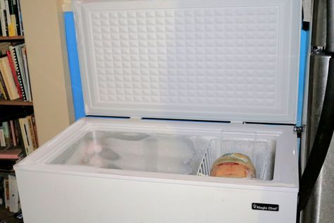 How to defrost a chest freezer in minutes How To Defrost A Chest Freezer Quickly, How To Defrost A Freezer Quickly, Chest Freezer Storage, Kitchen Remodel Diy, Do It Do It, Freezer Organization, Small Garage, Remodel Diy, Freezer Storage