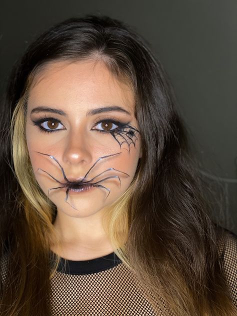 Halloween makeup with an illusion of a spider coming out of the mouth combined with a black smoky eye and a liner forming a spider web Spider Mouth Makeup, Spider Coming Out Of Mouth, Spider In Mouth, Spider Liner, Spider Mouth, Halloween Makeup Inspo, Eye Face Painting, Spider Makeup, Web Face