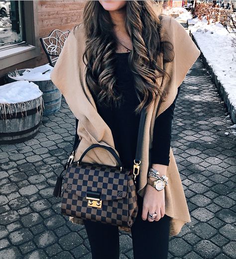 queencaylz// Louis Vuitton Croisette, Lady Dior Bag, Inside My Bag, Lv Bag, Fall Bags, Bag Outfit, Luxury Purses, Purse Styles, Casual Work Outfits