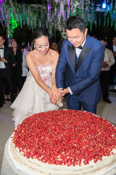 Feiping Chang’s traditional millefoglie wedding cake was created on the spot by two chefs and was decorated with hundreds of wild strawberries in front of all of our guests after dinner. Tap the link to see more from this wedding. Strawberry Wedding Cakes, Capri Wedding, Elaborate Wedding, Bolo Grande, Wedding Strawberries, Italian Wedding Cakes, Meet Cute, Floral Wedding Cakes, Vogue Wedding