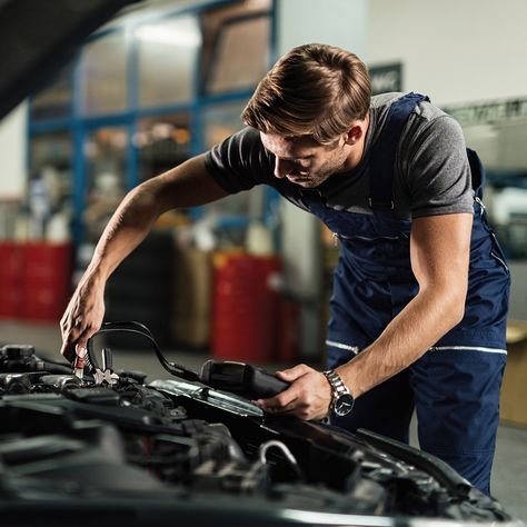 Car Mechanic Photography, Mechanics Photography, Backyard Area, Car Sit, Car Batteries, Digital Thermostat, Chevrolet Captiva, Land Rover Freelander, Car Repair Service