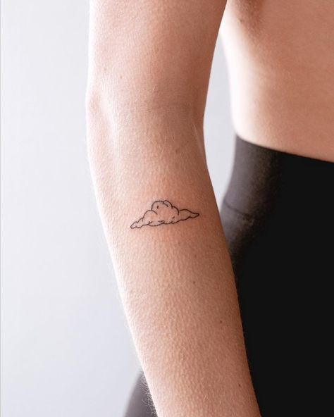 c h l o é j a n e on Instagram: “☁️ keep your head in the clouds ☁️” Wind Tattoo, Cloud Tattoo Design, Sky Tattoos, Forever Tattoo, New Tattoo Designs, Cloud Tattoo, Petite Tattoos, Парные Тату, Cute Little Tattoos