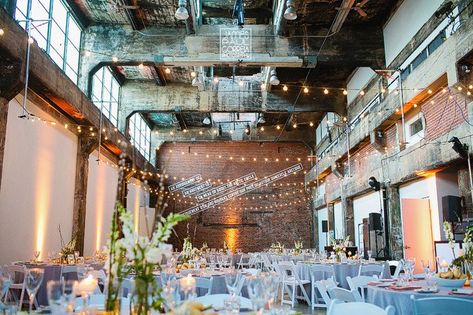 8 Stunning Industrial Chic Wedding Venues in Montreal {James Paul Correia} Modern Industrial Office, Cafe Industrial, Industrial Bathroom Decor, Industrial Exterior, Living Room Industrial, Industrial Windows, Industrial Chic Wedding, Modern Industrial Decor, Industrial Wall Decor