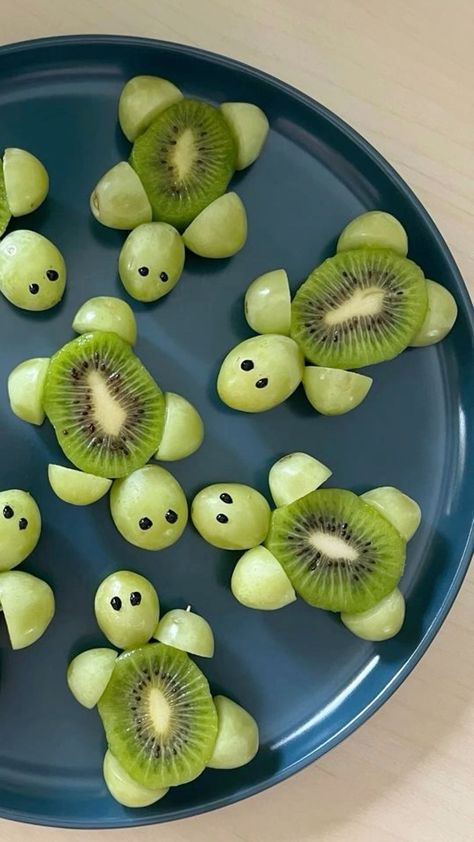 Kiwi Birthday Party, Sea Turtle Snack, Kiwi Decoration Ideas, Turtle Themed Food, Kiwi Turtles, Kiwi Turtle, Kiwi Snacks, Kiwi Dessert, Christmas Song Trivia