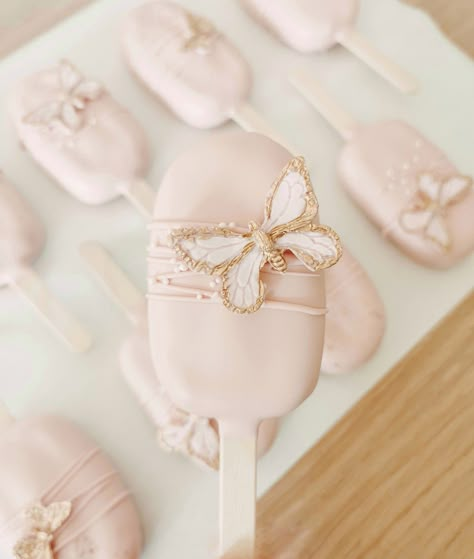 Butterfly Birthday Party Decorations Dessert Tables, Cakesicles Butterfly, Fairy Cakesicles, Butterfly Dessert Table Ideas, Cakesicle Designs, Butterfly Dessert Table, Pink Cakesicles, Butterfly Cake Pops, Elegant Cake Pops