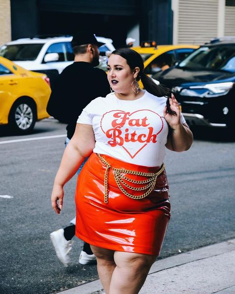 Strike a Pose! Here are 10 Plus Size Fashion Photographers to Know & Watch! Hans Feurer, Plus Size Posing, Colorful Hairstyles, Red Leather Skirt, Chubby Fashion, Plus Size Mini Dresses, Behind The Camera, Big Girl Fashion, Retro Outfits