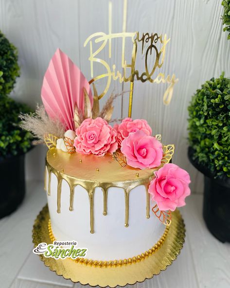 Cake Decorating Frosting, Fun Baking Recipes, Drip Cakes, Baked Goods, Cake Topper, Baking Recipes, Frosting, Cake Decorating, Fashion Dresses