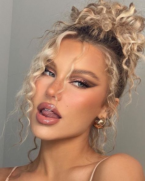 Brookelle Mckenzie, Prom Eye Makeup, Formal Makeup, Smink Inspiration, Makijaż Smokey Eye, Bold Makeup, Glamour Makeup, Everyday Hairstyles, Celebrity Makeup