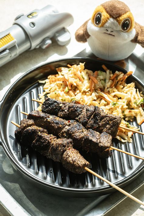 Enjoy a taste of the galaxy with these Star Wars-inspired Kibi Strip Kababs, perfect for any fan's barbecue. Kababs Recipes, Star Wars Recipes, Spicy Soup Recipes, Movie Night Food, Star Wars Food, Easy Grilling Recipes, Spicy Soup, Kitchen Gear, Marinated Steak