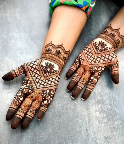 Mehandi Logo Design, Mahendi Pics, Henna Logo, Teej Special Mehndi Design, Latest Mehndi Designs Wedding, Party Henna, Khafif Mehndi Design, Latest Henna Designs, Mehndi Design Pictures