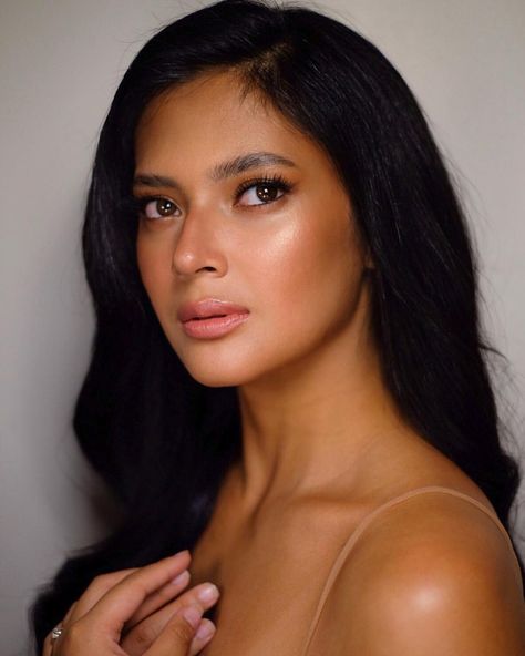 Bianca Umali, Filipino Celebrities, Face Drawing Reference, Celebrity Photographers, Female Celebrities, Long Black Hair, Hair Wear, Beautiful Family, Celebrity Hairstyles