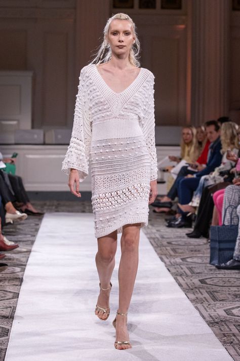 Frederick Anderson, 2023 Crochet, 2022 Fashion Show, Crochet Wedding Dresses, Haute Couture Wedding Dress, Knitwear Trends, Easy Chic, Knitwear Fashion, Crochet Inspiration