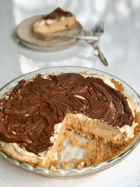 Cashew Butter Pie Cashew Pie, Resses Peanut Butter Cups, Chocolate Fridge Cake, Butter Pie Recipe, Fridge Cake, Best Peanut Butter Cookies, Peanut Recipes, Gluten Free Pie, Best Peanut Butter