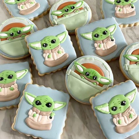 Grogu baby yoda cookies starwars Grogu Food, Grogu Cookies, Baby Yoda Cookies Decorated, Decoracion Baby Yoda, Baby Yoda Baby Shower Theme, Baby Yoda Cupcakes, Baby Yoda Birthday Cake, Baby Yoda Birthday Party Ideas, Grogu Cake