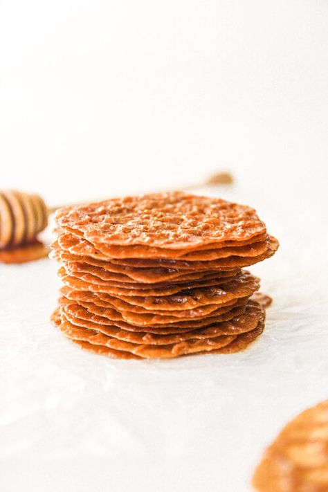 Honey Florentines Honey Florentines, Lace Cookies, Honey Candy, Bakery Items, Honey Cookies, Crispy Cookies, Unique Cookies, Wafer Cookies, Coarse Salt