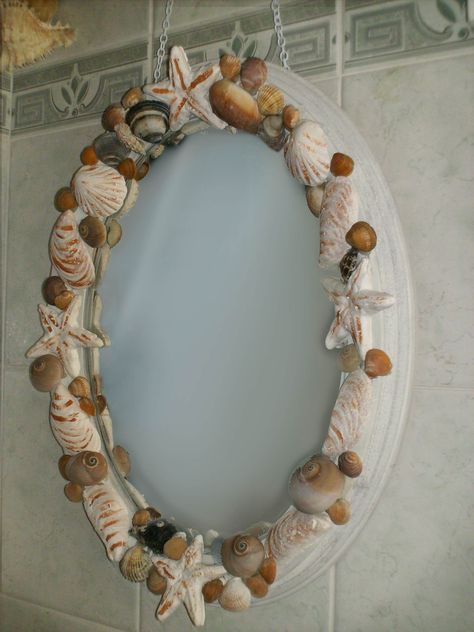 Mirror Design, Mirror Designs, Crafts Ideas, Grapevine Wreath, Hanukkah Wreath, Grape Vines, Hanukkah, Chihuahua, Mirror