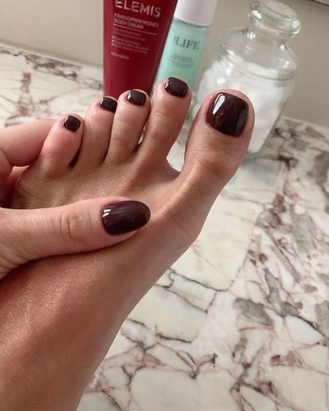 Explore Bright & Trending Pedicure Hues for Summer 2024 Trending Pedicure, Black Toe Nails, Nail Paint Shades, Summer Nails 2024, Beauty Hacks Nails, Nail Decor, Toe Nail Color, Hello Nails, Summer Toe Nails