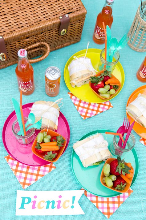 Picnic Tips, Coachella Inspired Party, Playdate Ideas, Lemonade Stand Party, Colorful Picnic, Picnic Fruit, Dates Ideas, National Watermelon Day, Game Night Parties