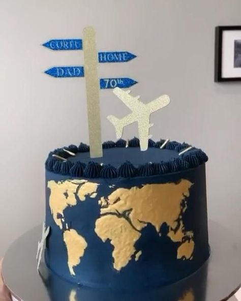 Flight Attendant Cake Ideas, Traveling Cake Ideas, Around The World Cake Ideas, Pilot Cake Design, Plane Cake For Men, Cake For Pilot, Pilot Cake Ideas, Travel Cake Ideas For Men, Airplane Cake For Men