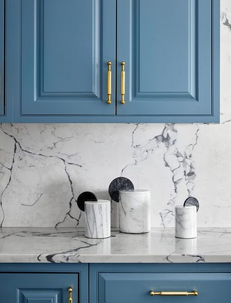 10 Blue Paint Color Ideas From Interior Designers Bath Interior Design, Best Blue Paint Colors, Blue Paint Color, Cozy Cottage Kitchen, Honey Oak Cabinets, Dining Room Paint Colors, Saturated Blue, Cozy Breakfast Nook, Dining Room Paint